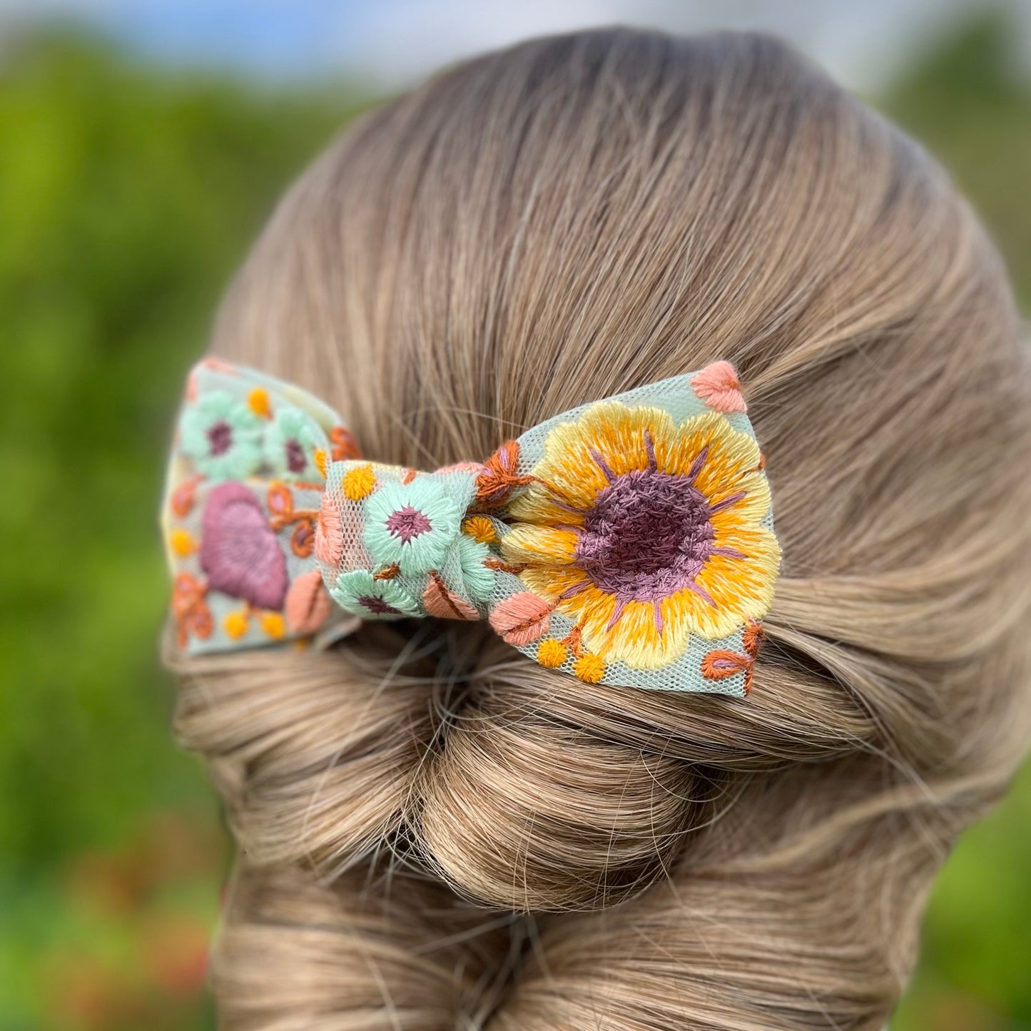 Maggie Bow Clip