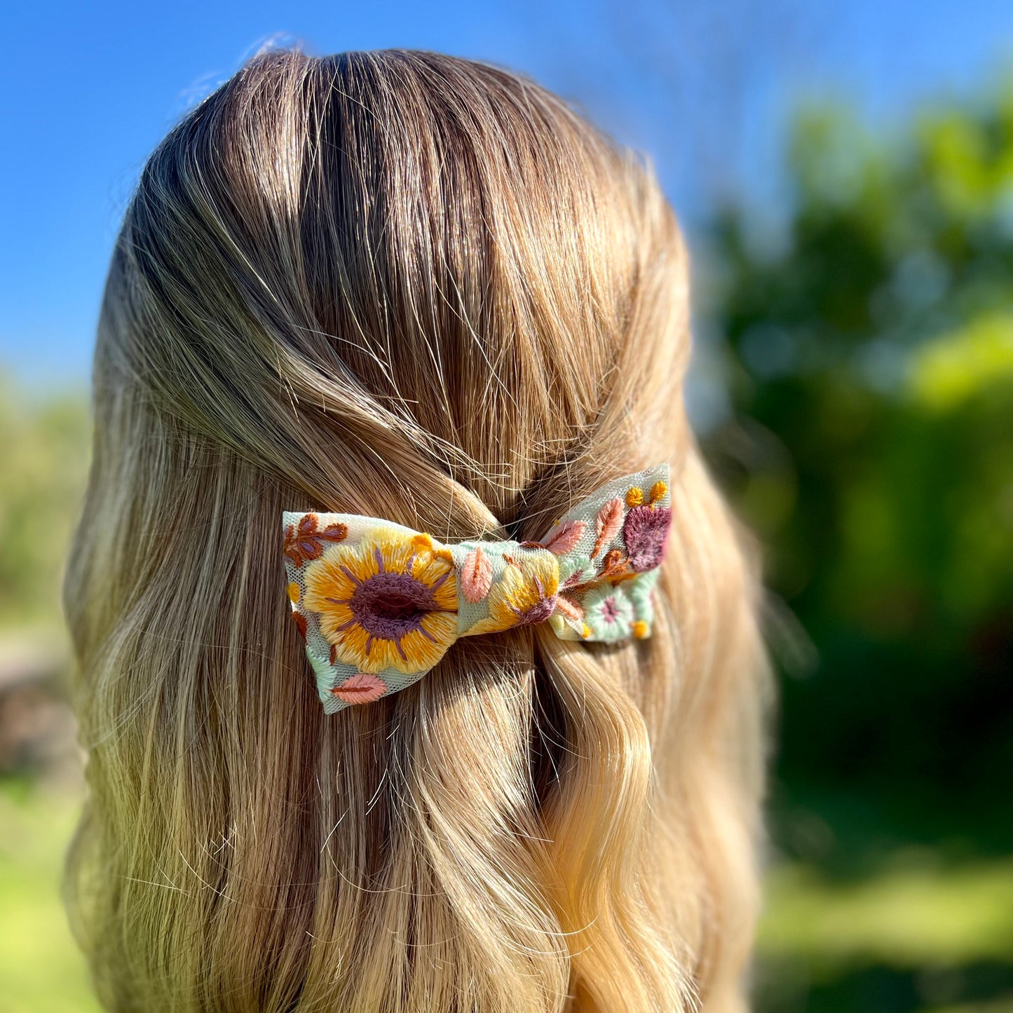 Maggie Bow Clip