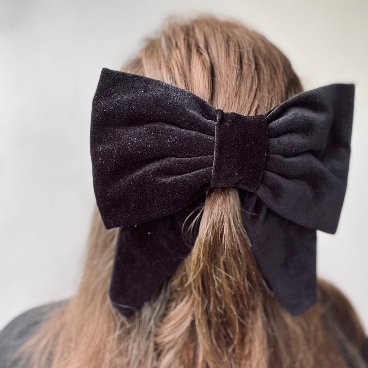 Kelly Black Bow