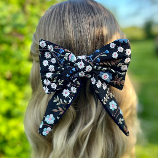 Claudine Bow Clip