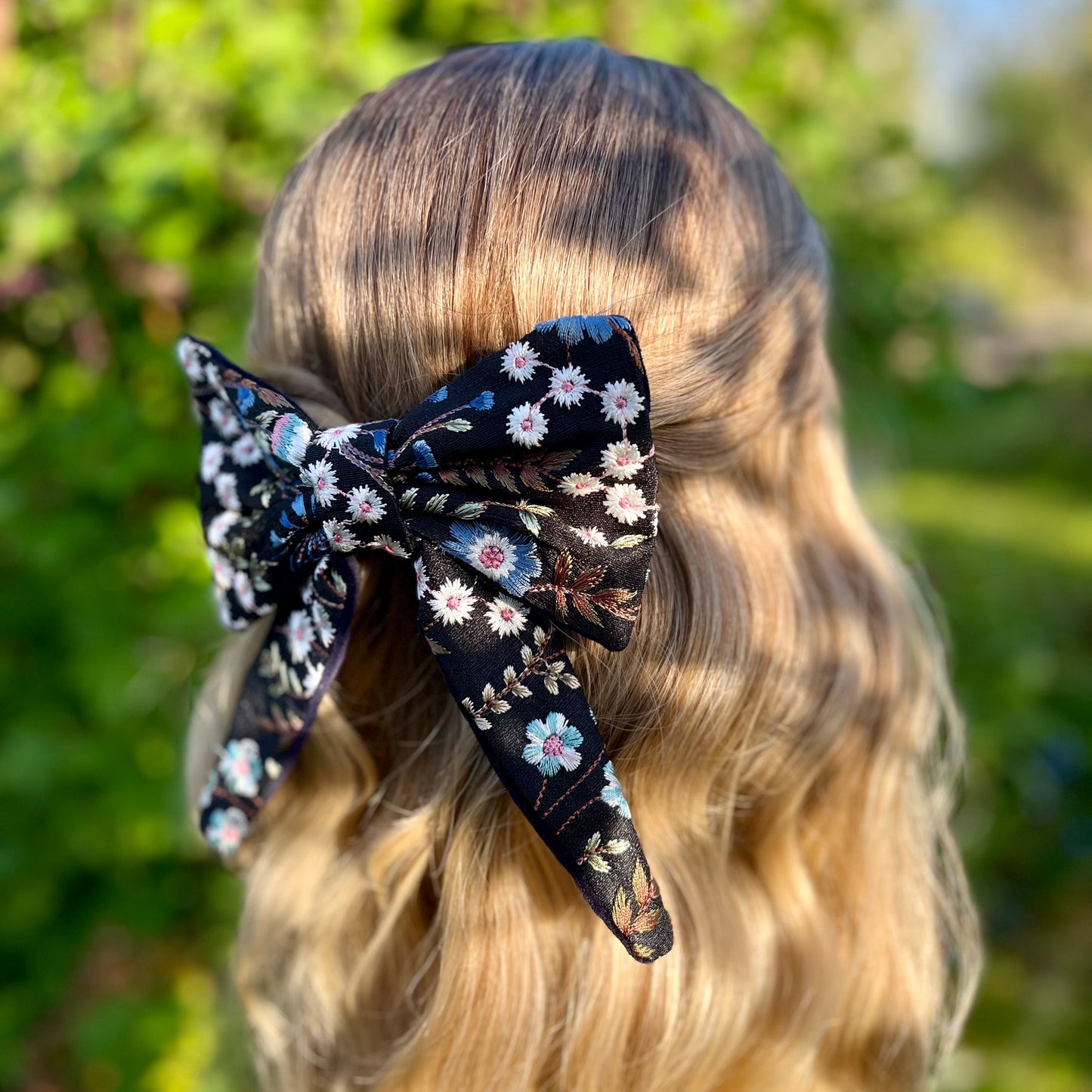 Claudine Bow Clip